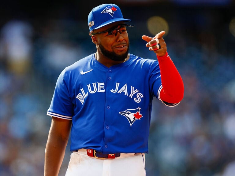 Blue Jays, Vladdy avoid arbitration with 1-year, $28.5M deal