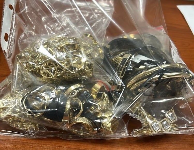 Smuggled Gold Jewelry Worth over BGN 60,000 Found in Passenger's Underwear at Border with Turkiye