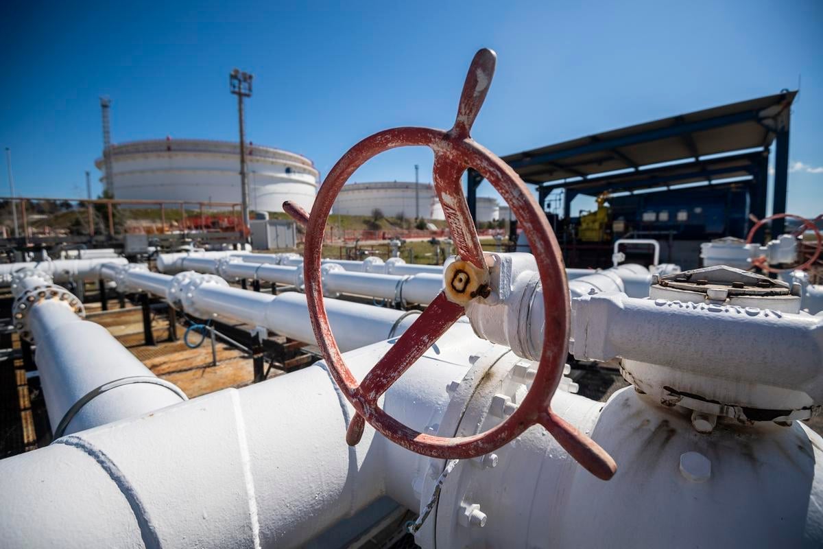 Ukraine set to halt oil transit, Fico warns of 'gas crisis' 