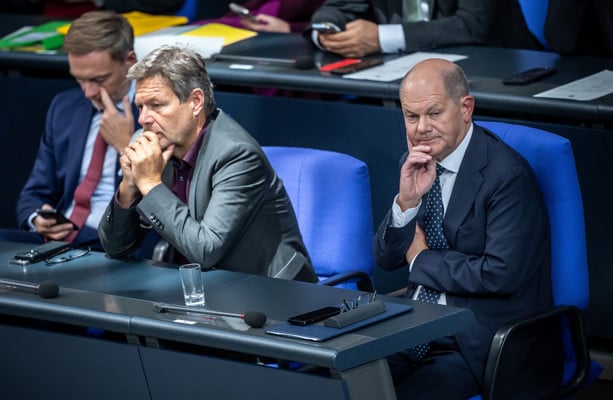 German opposition call for vote of confidence after Scholz sacks Finance Minister