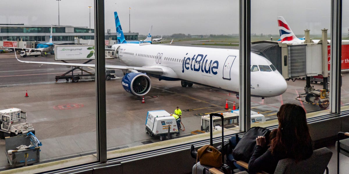 JetBlue will fly to Spain for the first time. See how its Airbus A321neo compares to the country's flag carrier Iberia.