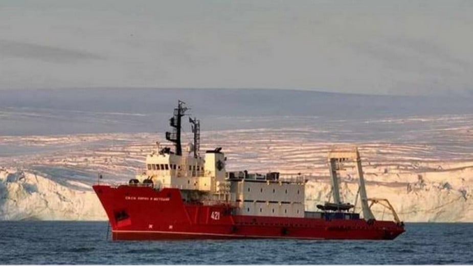 Bulgarian ship delivers equipment to Spanish Antarctic base