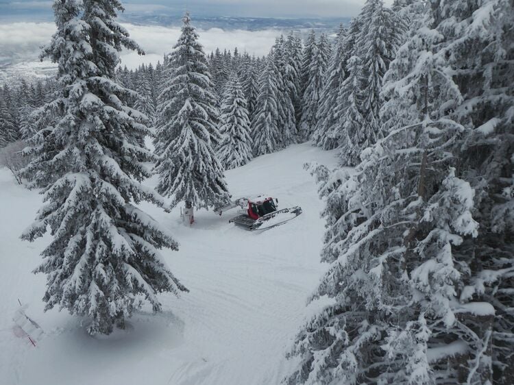 Favourable Mountain Hiking Conditions on Saturday