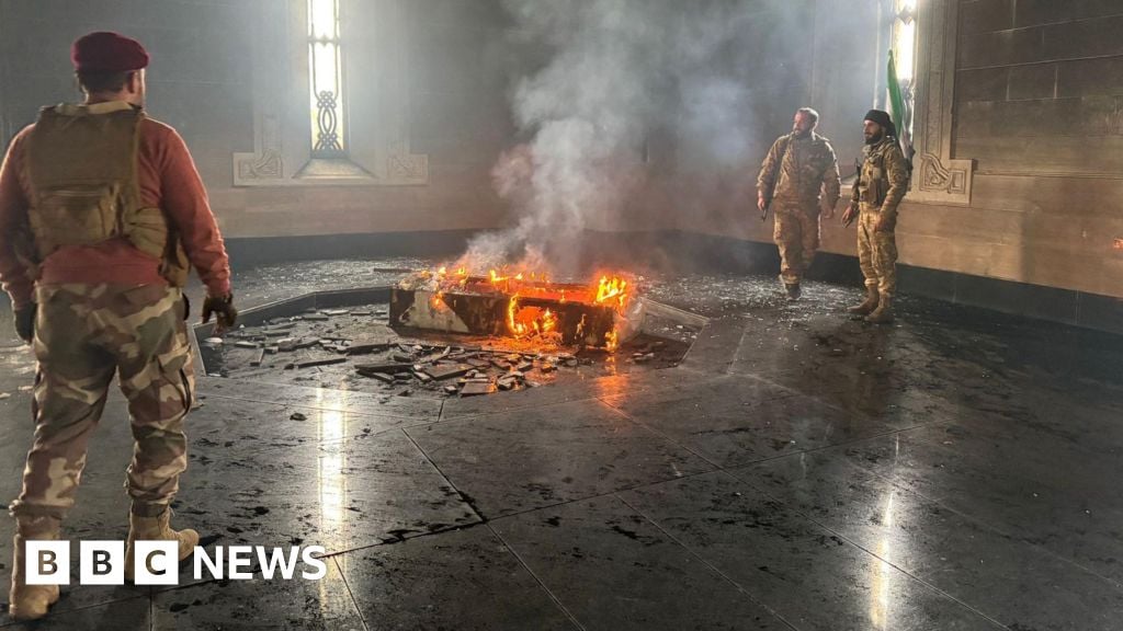 Syria rebels burn tomb of Bashar al-Assad's father