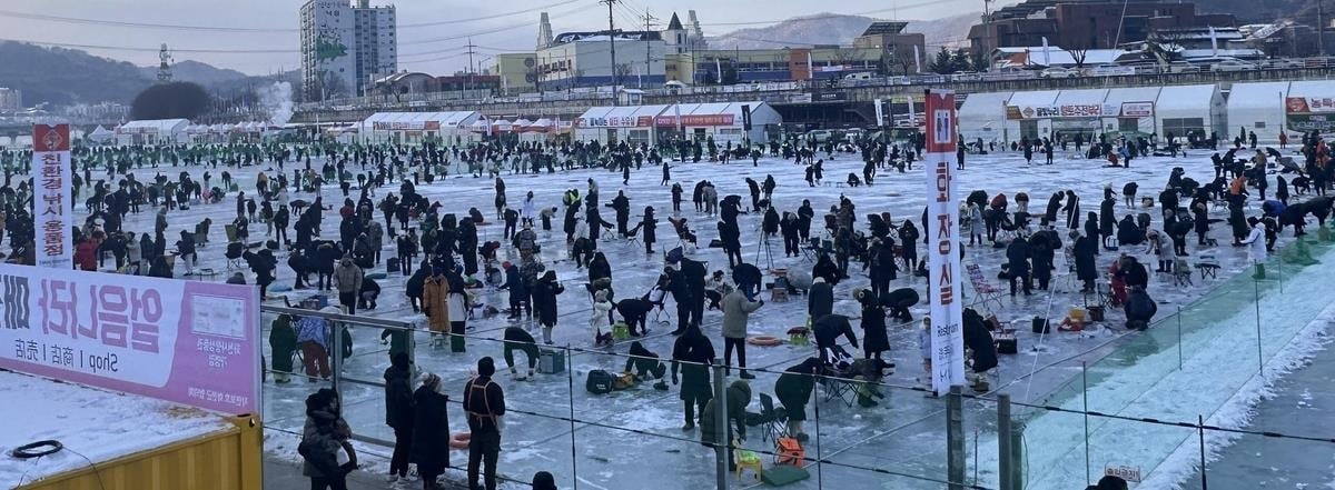 Popular Hwacheon ice fishing festival opens in Gangwon Province