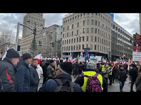 Polish farmers take to the streets in protest ahead of EU presidency Gala